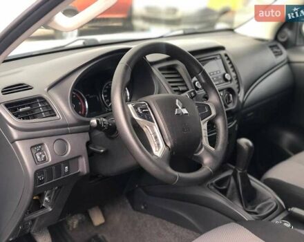 Білий Міцубісі Л 200, об'ємом двигуна 2.3 л та пробігом 152 тис. км за 22000 $, фото 17 на Automoto.ua