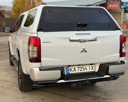 Белый Мицубиси Л 200, объемом двигателя 2.44 л и пробегом 60 тыс. км за 28500 $, фото 8 на Automoto.ua