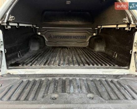 Белый Мицубиси Л 200, объемом двигателя 2.44 л и пробегом 60 тыс. км за 28500 $, фото 16 на Automoto.ua