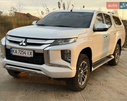 Белый Мицубиси Л 200, объемом двигателя 2.44 л и пробегом 60 тыс. км за 28500 $, фото 3 на Automoto.ua