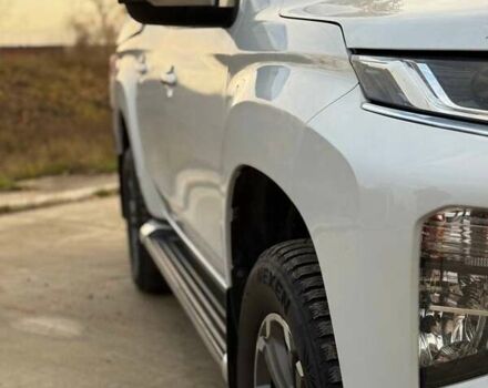 Белый Мицубиси Л 200, объемом двигателя 2.44 л и пробегом 60 тыс. км за 28500 $, фото 5 на Automoto.ua