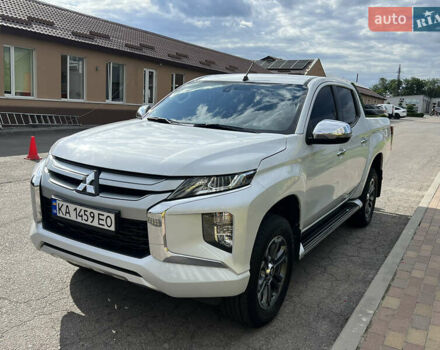 Білий Міцубісі Л 200, об'ємом двигуна 2.44 л та пробігом 90 тис. км за 27400 $, фото 2 на Automoto.ua