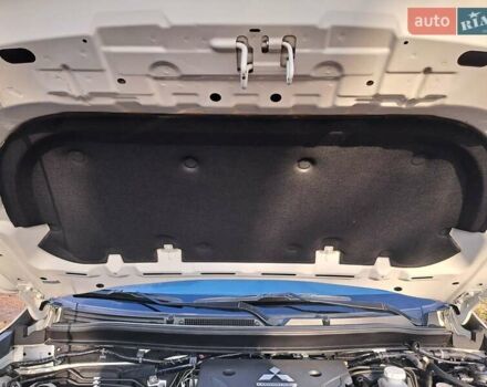 Білий Міцубісі Л 200, об'ємом двигуна 2.44 л та пробігом 56 тис. км за 28800 $, фото 8 на Automoto.ua