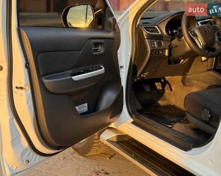 Белый Мицубиси Л 200, объемом двигателя 2.44 л и пробегом 60 тыс. км за 28500 $, фото 25 на Automoto.ua