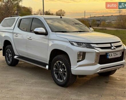 Белый Мицубиси Л 200, объемом двигателя 2.44 л и пробегом 60 тыс. км за 28500 $, фото 4 на Automoto.ua