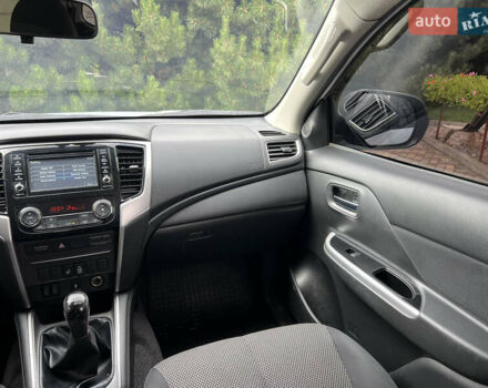 Білий Міцубісі Л 200, об'ємом двигуна 2.44 л та пробігом 90 тис. км за 27400 $, фото 11 на Automoto.ua