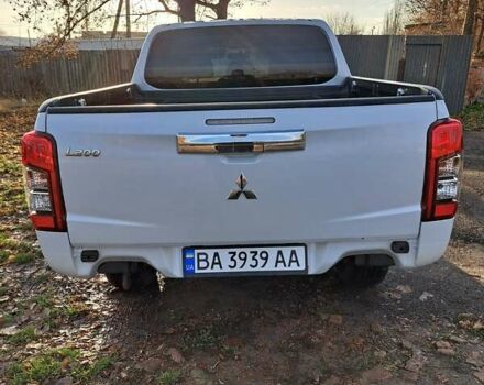 Білий Міцубісі Л 200, об'ємом двигуна 2.44 л та пробігом 56 тис. км за 28800 $, фото 4 на Automoto.ua