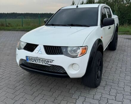 Белый Мицубиси Л 200, объемом двигателя 0 л и пробегом 220 тыс. км за 8800 $, фото 1 на Automoto.ua