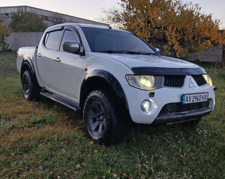 Білий Міцубісі Л 200, об'ємом двигуна 2.48 л та пробігом 360 тис. км за 11300 $, фото 1 на Automoto.ua