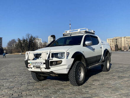 Мицубиси Л 200 2011 в Харькове на Automoto.ua Белый Мицубиси Л 200, объемом двигателя 2.5 л и пробегом 181 тыс. км за 17800 $, фото 1 на Automoto.ua