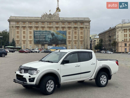 Мицубиси Л 200 2012 в Харькове на Automoto.ua Белый Мицубиси Л 200, объемом двигателя 2.48 л и пробегом 286 тыс. км за 15500 $, фото 1 на Automoto.ua