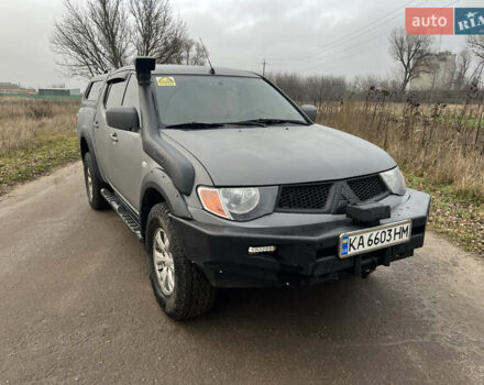 Білий Міцубісі Л 200, об'ємом двигуна 2.48 л та пробігом 324 тис. км за 13000 $, фото 1 на Automoto.ua