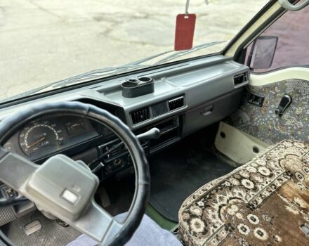 Бежевый Мицубиси Л 200, объемом двигателя 2.5 л и пробегом 400 тыс. км за 2800 $, фото 10 на Automoto.ua