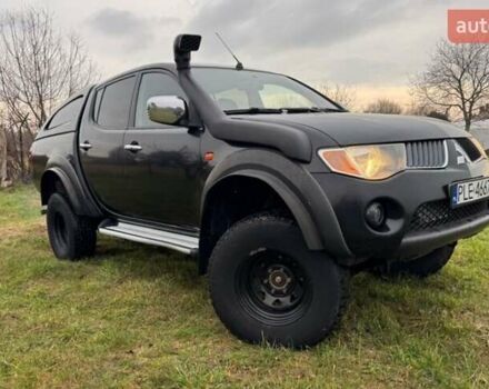 Черный Мицубиси Л 200, объемом двигателя 2.5 л и пробегом 236 тыс. км за 3700 $, фото 2 на Automoto.ua