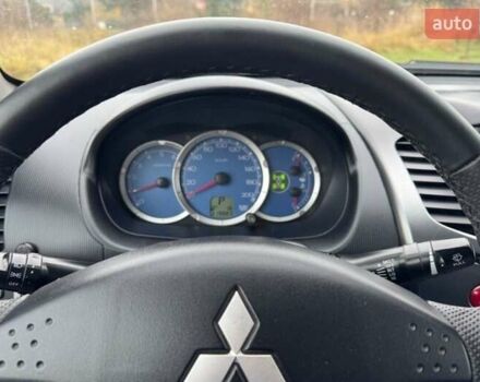 Черный Мицубиси Л 200, объемом двигателя 2.5 л и пробегом 236 тыс. км за 3700 $, фото 7 на Automoto.ua