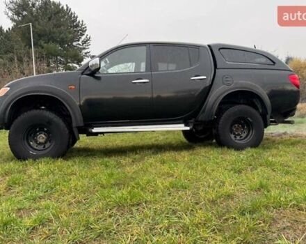 Черный Мицубиси Л 200, объемом двигателя 2.5 л и пробегом 236 тыс. км за 3700 $, фото 3 на Automoto.ua