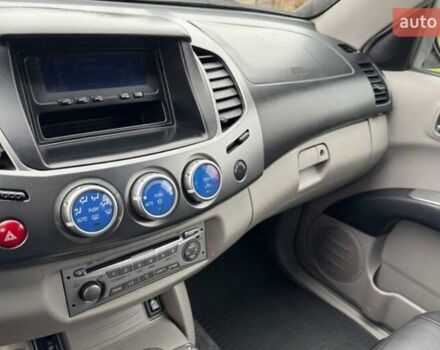 Черный Мицубиси Л 200, объемом двигателя 2.5 л и пробегом 236 тыс. км за 3700 $, фото 10 на Automoto.ua