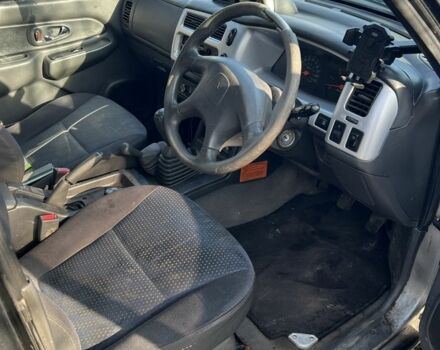 Черный Мицубиси Л 200, объемом двигателя 2.5 л и пробегом 270 тыс. км за 3500 $, фото 2 на Automoto.ua