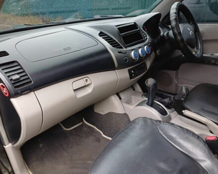 Черный Мицубиси Л 200, объемом двигателя 2.5 л и пробегом 170 тыс. км за 5900 $, фото 11 на Automoto.ua