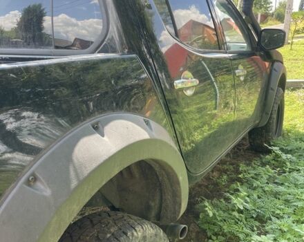 Черный Мицубиси Л 200, объемом двигателя 2.5 л и пробегом 300 тыс. км за 4311 $, фото 3 на Automoto.ua