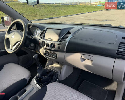 Мицубиси Л 200 2007 в Киеве на Automoto.ua Черный Мицубиси Л 200, объемом двигателя 2.48 л и пробегом 283 тыс. км за 10999 $, фото 12 на Automoto.ua