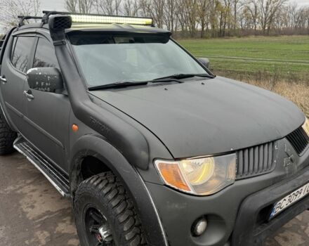 Чорний Міцубісі Л 200, об'ємом двигуна 2.5 л та пробігом 500 тис. км за 9300 $, фото 2 на Automoto.ua