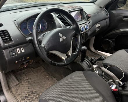 Чорний Міцубісі Л 200, об'ємом двигуна 2.5 л та пробігом 500 тис. км за 9300 $, фото 4 на Automoto.ua