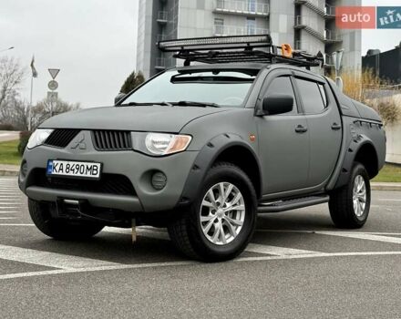 Черный Мицубиси Л 200, объемом двигателя 2.48 л и пробегом 232 тыс. км за 13900 $, фото 2 на Automoto.ua