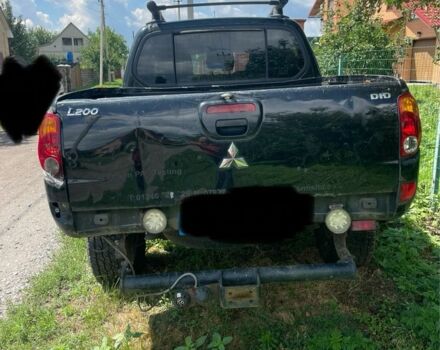 Черный Мицубиси Л 200, объемом двигателя 2.5 л и пробегом 300 тыс. км за 4311 $, фото 2 на Automoto.ua