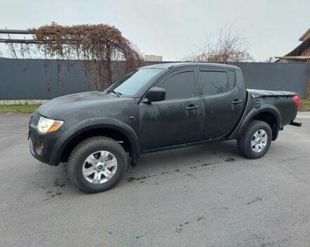 Черный Мицубиси Л 200, объемом двигателя 0 л и пробегом 300 тыс. км за 8000 $, фото 4 на Automoto.ua