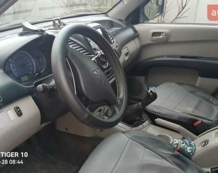 Чорний Міцубісі Л 200, об'ємом двигуна 2.48 л та пробігом 198 тис. км за 11500 $, фото 3 на Automoto.ua