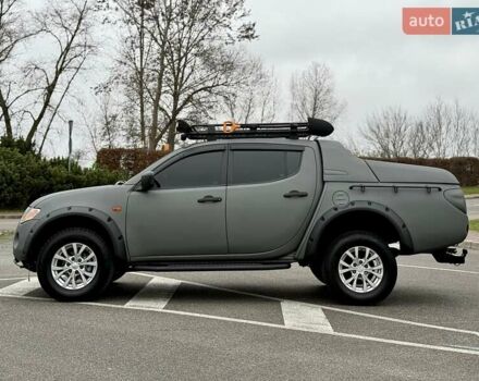 Черный Мицубиси Л 200, объемом двигателя 2.48 л и пробегом 232 тыс. км за 13900 $, фото 5 на Automoto.ua