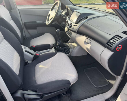 Мицубиси Л 200 2007 в Киеве на Automoto.ua Черный Мицубиси Л 200, объемом двигателя 2.48 л и пробегом 283 тыс. км за 10999 $, фото 9 на Automoto.ua