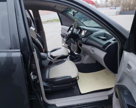 Черный Мицубиси Л 200, объемом двигателя 0 л и пробегом 300 тыс. км за 8000 $, фото 13 на Automoto.ua