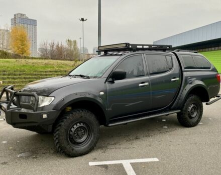 Черный Мицубиси Л 200, объемом двигателя 2.5 л и пробегом 185 тыс. км за 13500 $, фото 4 на Automoto.ua