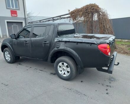 Черный Мицубиси Л 200, объемом двигателя 0 л и пробегом 300 тыс. км за 8000 $, фото 2 на Automoto.ua