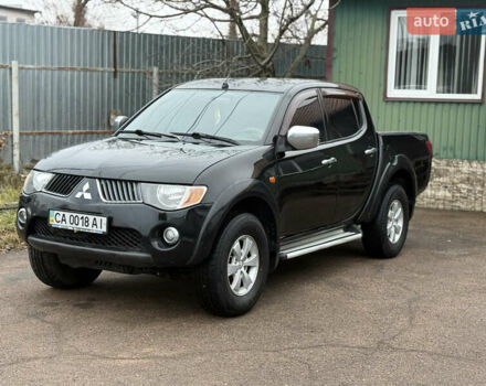 Черный Мицубиси Л 200, объемом двигателя 2.5 л и пробегом 261 тыс. км за 12300 $, фото 4 на Automoto.ua