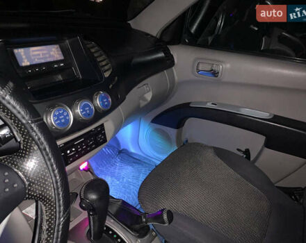 Черный Мицубиси Л 200, объемом двигателя 2.5 л и пробегом 221 тыс. км за 12800 $, фото 4 на Automoto.ua