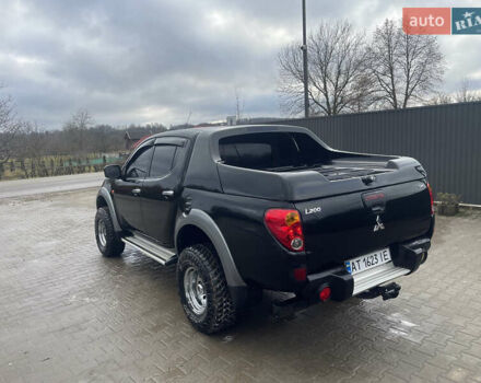 Черный Мицубиси Л 200, объемом двигателя 2.48 л и пробегом 370 тыс. км за 12750 $, фото 2 на Automoto.ua
