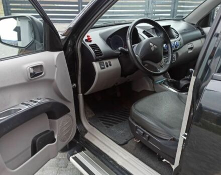 Черный Мицубиси Л 200, объемом двигателя 2.5 л и пробегом 270 тыс. км за 3424 $, фото 5 на Automoto.ua