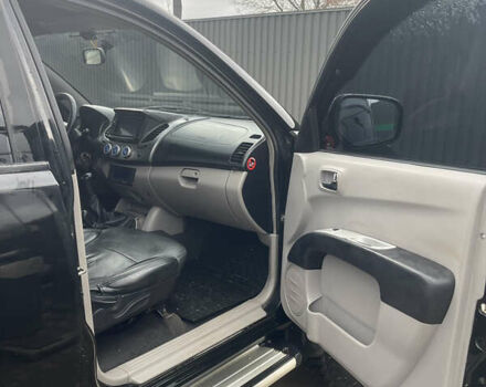 Черный Мицубиси Л 200, объемом двигателя 2.48 л и пробегом 370 тыс. км за 12750 $, фото 4 на Automoto.ua