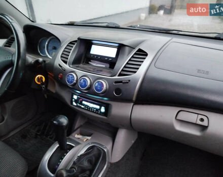 Чорний Міцубісі Л 200, об'ємом двигуна 2.48 л та пробігом 219 тис. км за 10500 $, фото 17 на Automoto.ua