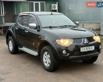 Черный Мицубиси Л 200, объемом двигателя 2.5 л и пробегом 261 тыс. км за 12300 $, фото 6 на Automoto.ua