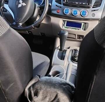 Черный Мицубиси Л 200, объемом двигателя 2.48 л и пробегом 291 тыс. км за 11000 $, фото 3 на Automoto.ua