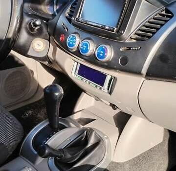 Черный Мицубиси Л 200, объемом двигателя 2.48 л и пробегом 291 тыс. км за 11000 $, фото 2 на Automoto.ua