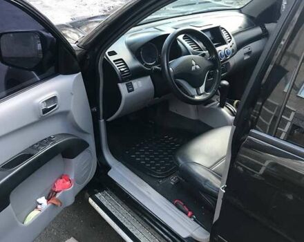 Черный Мицубиси Л 200, объемом двигателя 2.5 л и пробегом 270 тыс. км за 13000 $, фото 6 на Automoto.ua