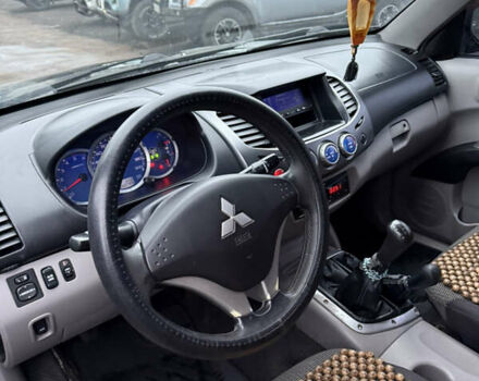 Черный Мицубиси Л 200, объемом двигателя 2.5 л и пробегом 261 тыс. км за 12300 $, фото 13 на Automoto.ua