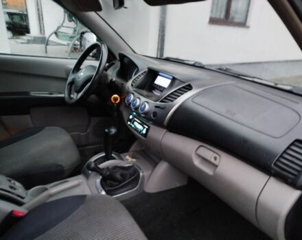 Чорний Міцубісі Л 200, об'ємом двигуна 2.5 л та пробігом 220 тис. км за 10500 $, фото 4 на Automoto.ua