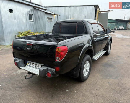 Черный Мицубиси Л 200, объемом двигателя 2.5 л и пробегом 261 тыс. км за 12300 $, фото 2 на Automoto.ua
