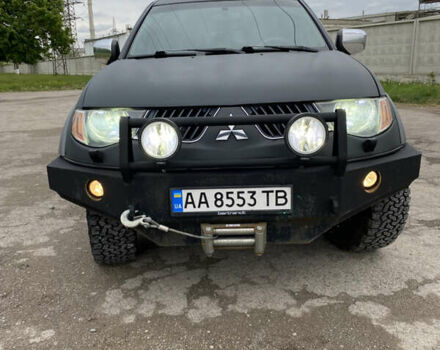 Чорний Міцубісі Л 200, об'ємом двигуна 2.48 л та пробігом 305 тис. км за 15000 $, фото 1 на Automoto.ua